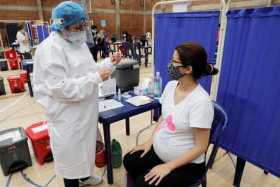 Las madres gestantes tienen este fin de semana jornada especial de vacunación contra la covid-19