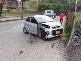 Accidente de este sábado en la Avenida Alberto Mendoza, cerca del Bosque Popular El Prado.