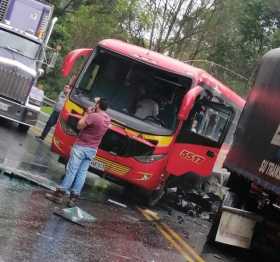 Accidente de tránsito en bus que cubría la ruta Bogotá-Manzanares: un menor de edad muerto