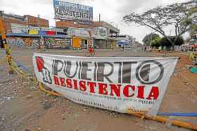 Foto | EFE | LA PATRIA En "Puerto Resistencia", los bloqueos se han convertido en casetas en mitad de la calle Simón Bolívar, un