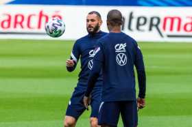 Karim Benzema es la novedad hoy en Francia para enfrentar a Alemania.
