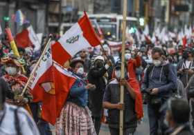 Simpatizantes del izquierdista Pedro Castillo participan en una movilización en su favor, en Lima. 