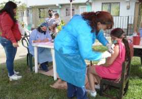 Vacunación contra el sarampión antes de clases va por los barrios de Manizales
