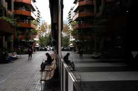 Los habitantes de la capital chilena aprovecharon para salir el viernes a los parques, centros comerciales y calles antes de que