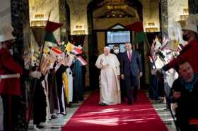 El papa Francisco llega a Irak en una visita de tres días