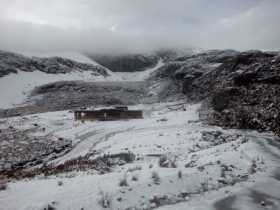 Espectáculo natural: imágenes de la nevada que cubrió el PNN Los Nevados