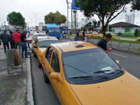Taxistas protestan por presencia de plataformas ilegales de transporte público en Manizales
