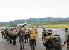 Miembros de la Guardia Nacional Bolivariana son traslados al Estado Apure donde hay operaciones contra disidentes de las Farc.