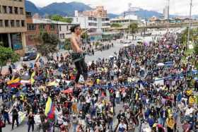 Decenas de miles de personas volvieron ayer, en un nuevo paro nacional, a echarse a las calles de las ciudades del país en prote