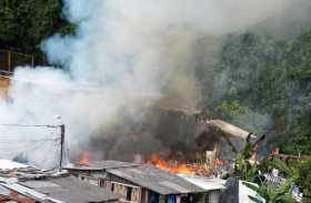 La conflagración arrasó con 14 casas.