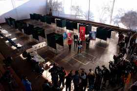 Chile inició hoy dos días de históricos comicios constituyentes