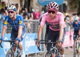 Egan Bernal consolida su liderato en el Giro de Italia, les sacó más segundos a sus rivales