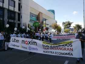 Volqueteros y taxistas también protestan este viernes en Manizales  