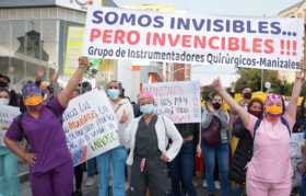 Los mensajes que exhibieron ayer los integrantes del personal de la salud de Manizales. 