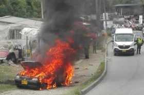 Un carro particular se incendió en San Sebastián