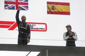 Lewis Hamilton acorta distancias y Fernando Alonso brilla en la noche de Qatar