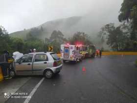 Un herido en choque de dos vehículos en la vía Manizales-Alto de Letras