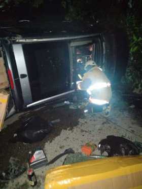 Dos lesionados en volcamiento de un carro en la vía Salamina-Aranzazu