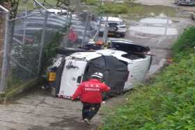 Dos militares lesionados en volcamiento de una camioneta en la vía Manizales-Neira