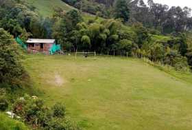 En la cancha de Los Tanques de La Pradera edifican una vivienda que no cuenta con los permisos de Planeación de Villamaría. A lo