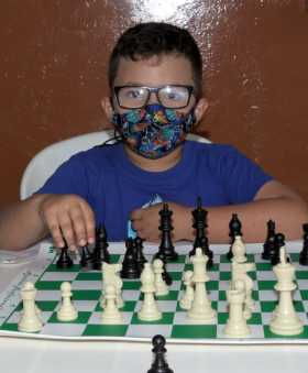 El ajedrez divierte y enseña en la Normal de Salamina