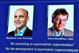 La Real Academia Sueca de Ciencias anuncia a los ganadores del Premio Nobel de Química 2021, Benjamin List (izq.) y David MacMil