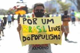 Foto | EFE | LA PATRIA    Ciudadanos protestaron ayer en las calles, en Brasilia, contra el Gobierno de Jair Bolsonaro en Brasil