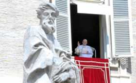 Foto|Efe|LA PATRIA   El papa Francisco citó a algunos grupos presentes ayer en la Plaza de San Pedro, en representación de 47 co