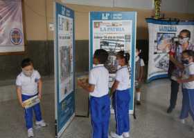 Instituciones educativas y ciudadanía en general visita la exposición 100 portadas en la historia de Caldas en Chinchiná, Villam