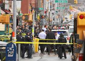 En la zona del ataque, ubicada en el barrio de Sunset Park (Brooklyn), las calles se cortaron al tráfico, las escuelas cercanas 