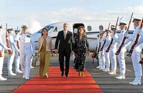 Abdo Benítez llegó junto a la primera dama paraguaya, Silvana López. Los recibió la vicepresidenta de Colombia, Martha Lucía Ram