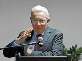 Jueza rechaza preclusión del caso contra Uribe por soborno a testigos 