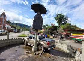Camioneta impactó contra monumento de la Matraca, en Pácora 