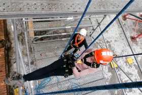 Con la seguridad en sus manos: formación de trabajo en altura en el Sena