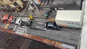 Un automóvil chocó contra un camión en el Centro de Manizales 