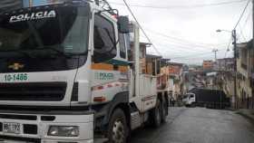 Un camión quedó recostado en fachada de vivienda en Cervantes, Manizales