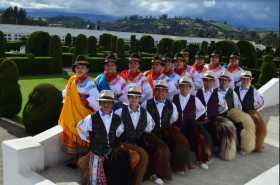 integrantes de grupo Ninawillka Ballet Folclórico de Ecuador que participa en el Festival Internacional de Danza 