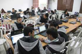 Estudiantes del grado 11 durante la clase de Matemática.