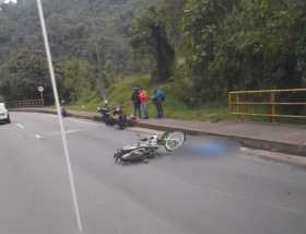 Un peatón muere al ser atropellado por motociclista en la vía Panamericana