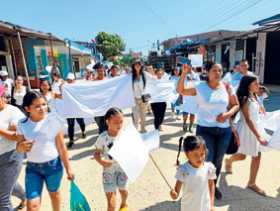 Habitantes del corregimiento del Corocito de Tame (Arauca) se movilizaron ayer en contra de la violencia y solicitando paz para 