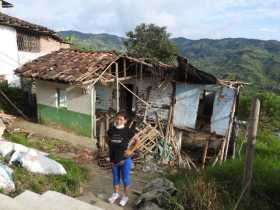 Érika no tiene recursos para arrendar o construir otra vivienda. Hasta ahora ninguna institución le brinda apoyo