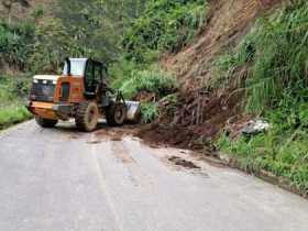 Varios derrumbes y vìas cerradas en el departamento.