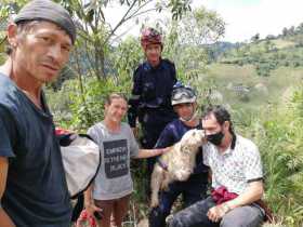 Sara fue rescatada de una ladera