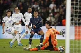 Kylian Mbappe marca el gol de la victoria del PSG tras una jugada individual en la que eludió a tres rivales y definió entre las