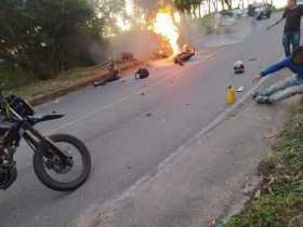 Colisión de dos motos en la vía Neira-Manizales