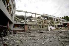 Foto | EFE | LAPATRIA    Vista general de una escuela destruida tras el ataque con cohetes rusos contra la ciudad de Kharkiv, Uc