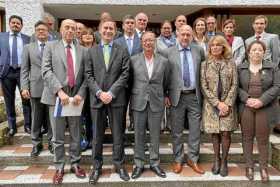 Gustavo Petro junto a quien será su ministro de Relaciones Exteriores, Álvaro Leyva, se reunieron con los embajadores de América
