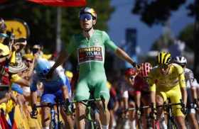 El ciclista belga Wout Van Aert de Jumbo Visma gana la octava etapa del Tour de Francia 2022 sobre 186,3 km desde Dole a Lausana