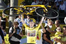 París aclama al danés Vingegaard como nuevo rey del Tour de Francia