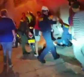 Foto | Captura de video | LA PATRIA  Ciudadanos intentaron auxiliar al herido.